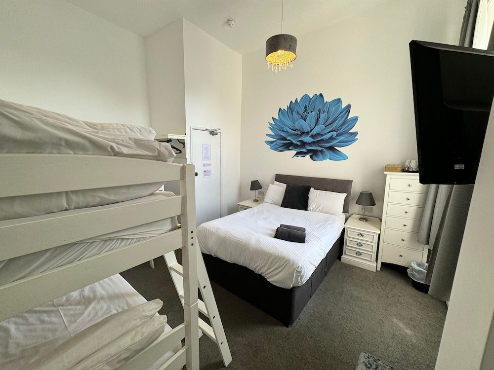 The Jubilee Hotel West- with Spa Facilities Bronze Family of 6 with Bunks 3