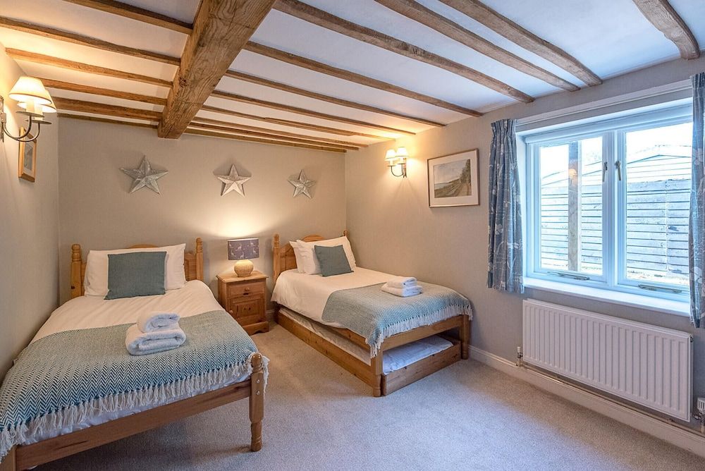 House (2 Bedrooms)