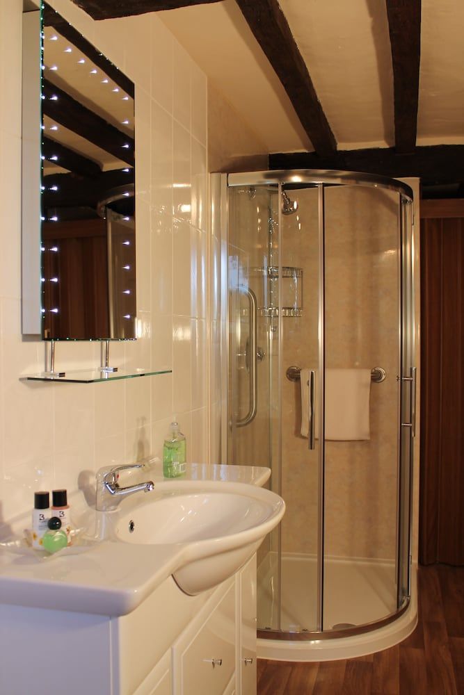 Colston Hall Farmhouse B&B Twin Room with Shower 4