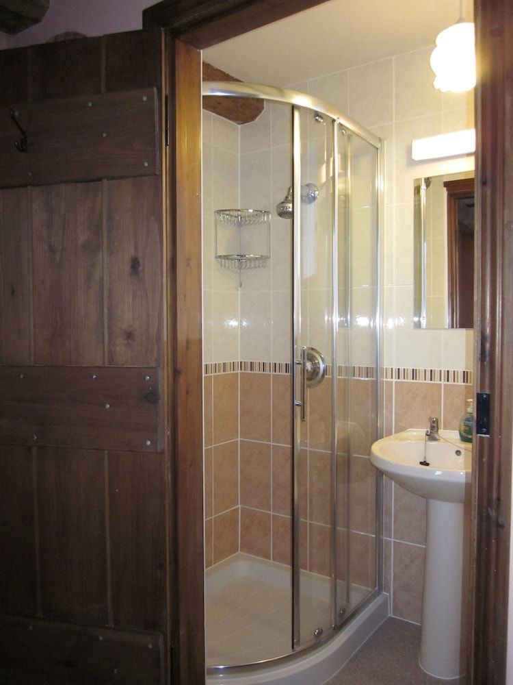 Colston Hall Farmhouse B&B Single Room with Shower 2