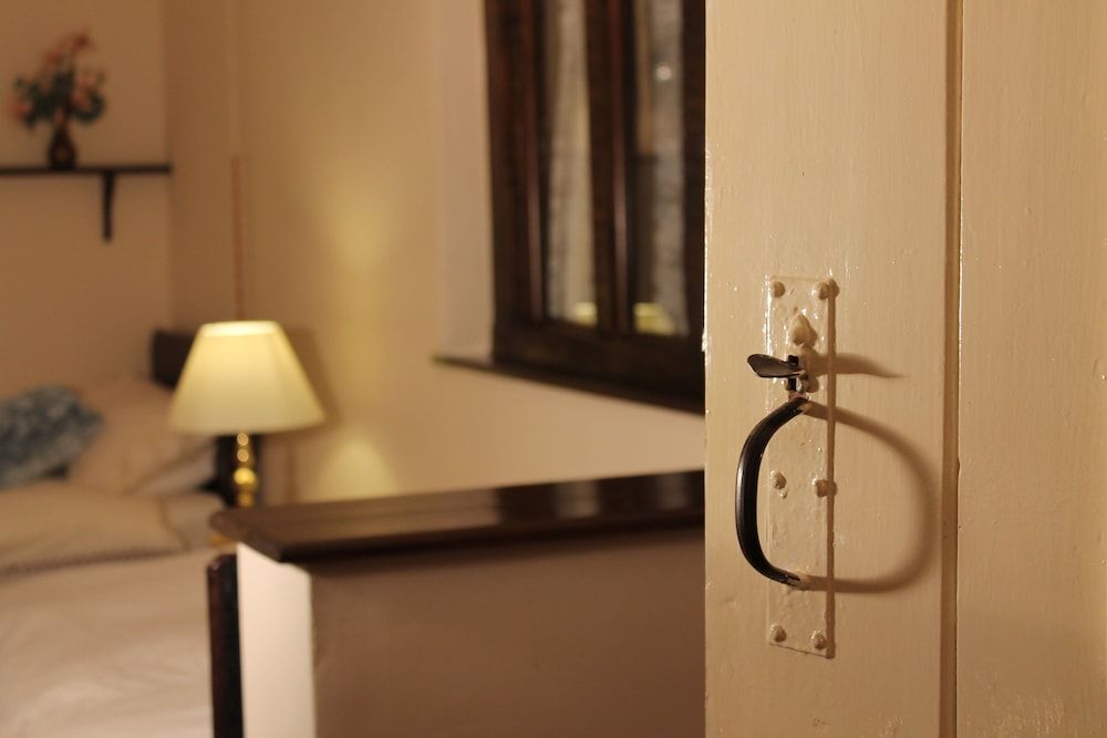 Colston Hall Farmhouse B&B Twin Room with Shower 5