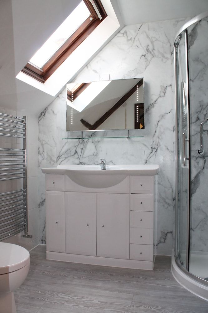 Colston Hall Farmhouse B&B Deluxe Double Room with Four Poster Bed 3