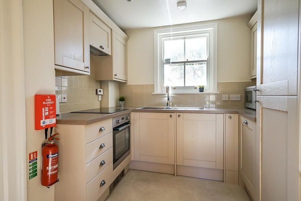 undefined Luxurious Georgian Central Apartment -Parking - 1 5