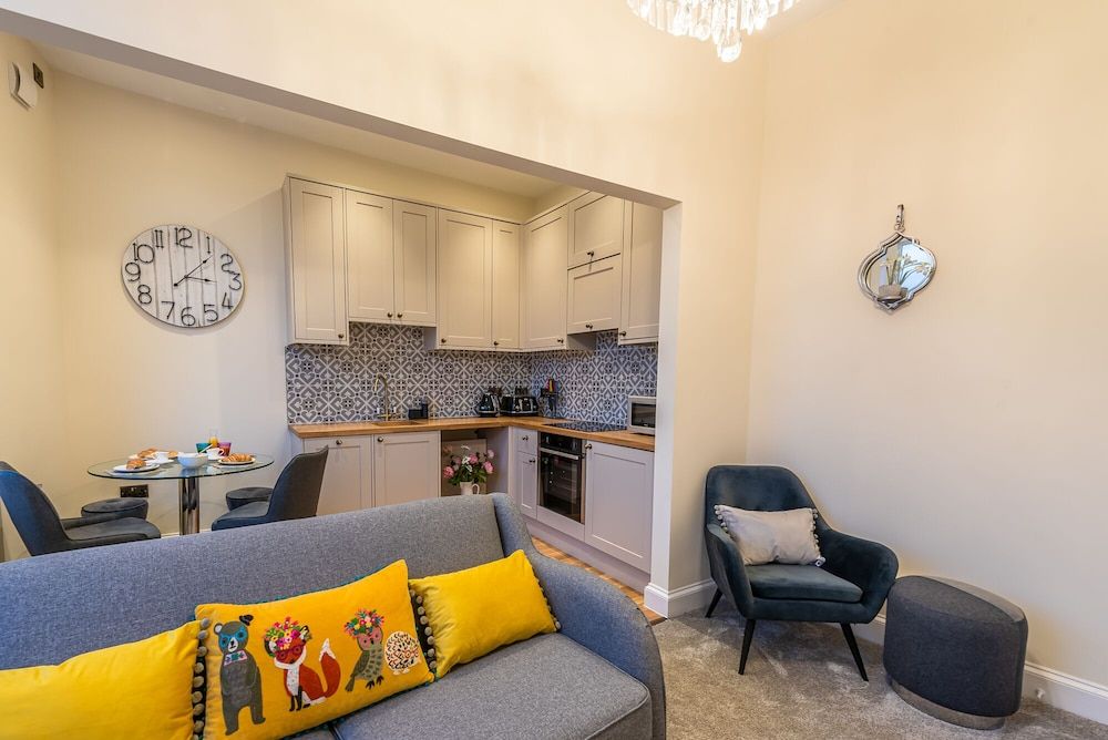 Shambles  Newly Converted Luxury Apartment 9