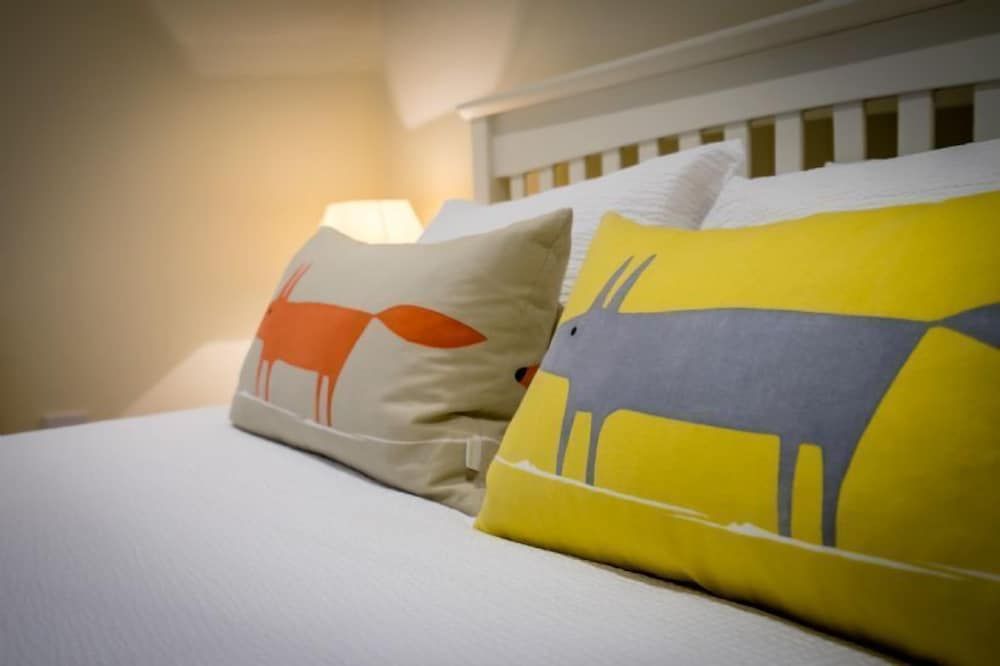 undefined Stonegate Court