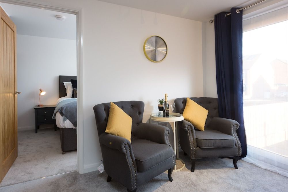 undefined The Aura Suite 4