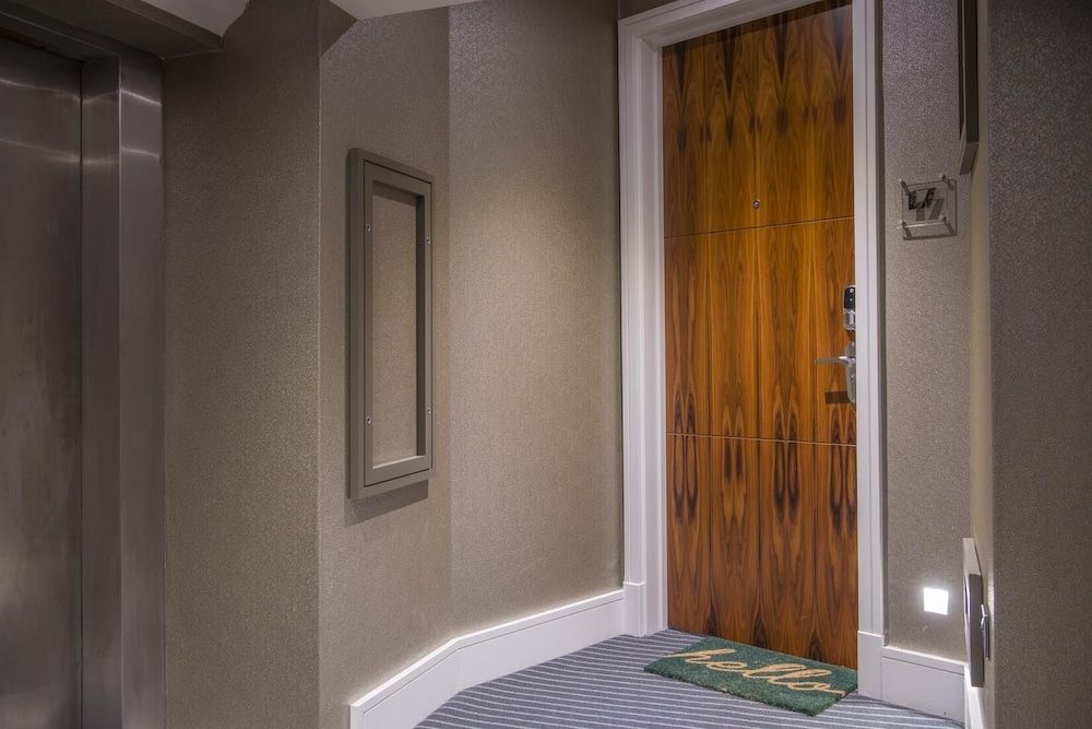 Chocolets - The Foss Suite Luxury Studio, Ensuite, River View (Apt 17 - City Centre ) 11