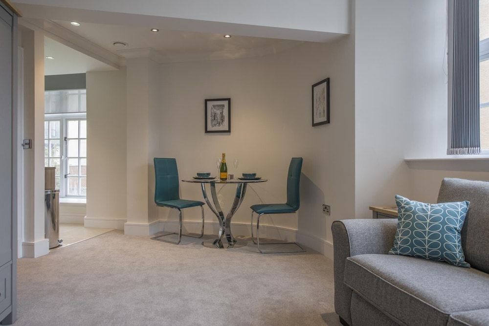 Chocolets - The Foss Suite Luxury Studio, Ensuite, River View (Apt 17 - City Centre ) 14