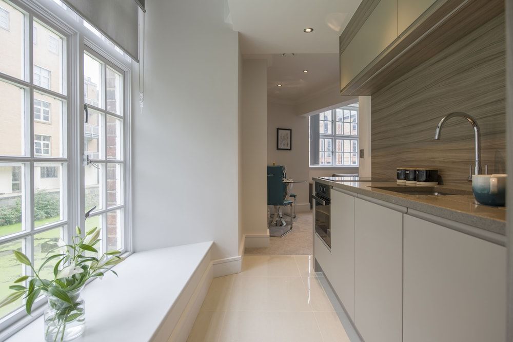 Chocolets - The Foss Suite Luxury Studio, Ensuite, River View (Apt 17 - City Centre ) 18