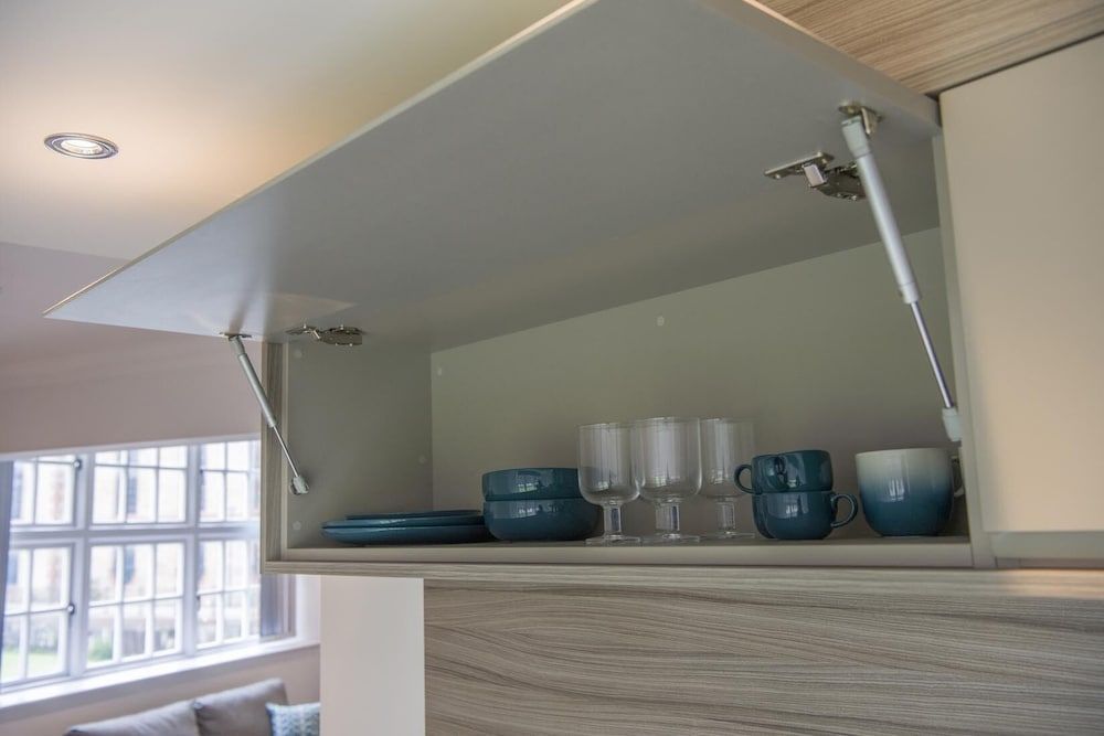 Chocolets - The Foss Suite Luxury Studio, Ensuite, River View (Apt 17 - City Centre ) 9