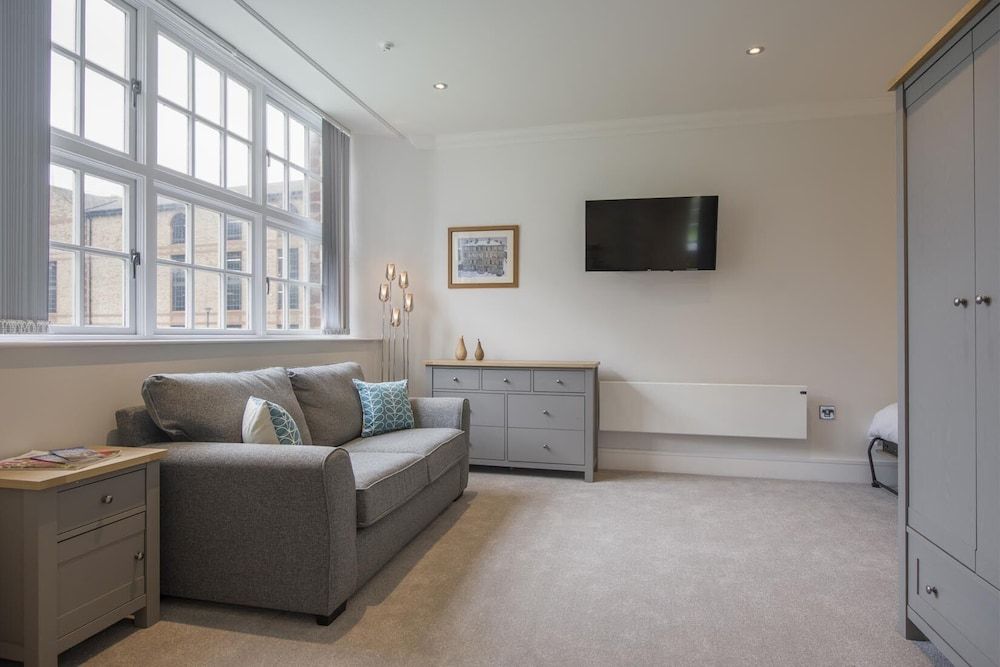 Chocolets - The Foss Suite Luxury Studio, Ensuite, River View (Apt 17 - City Centre ) 21