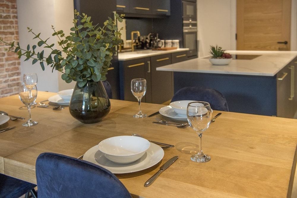 undefined The Quadrant - The Botanical Suite 8