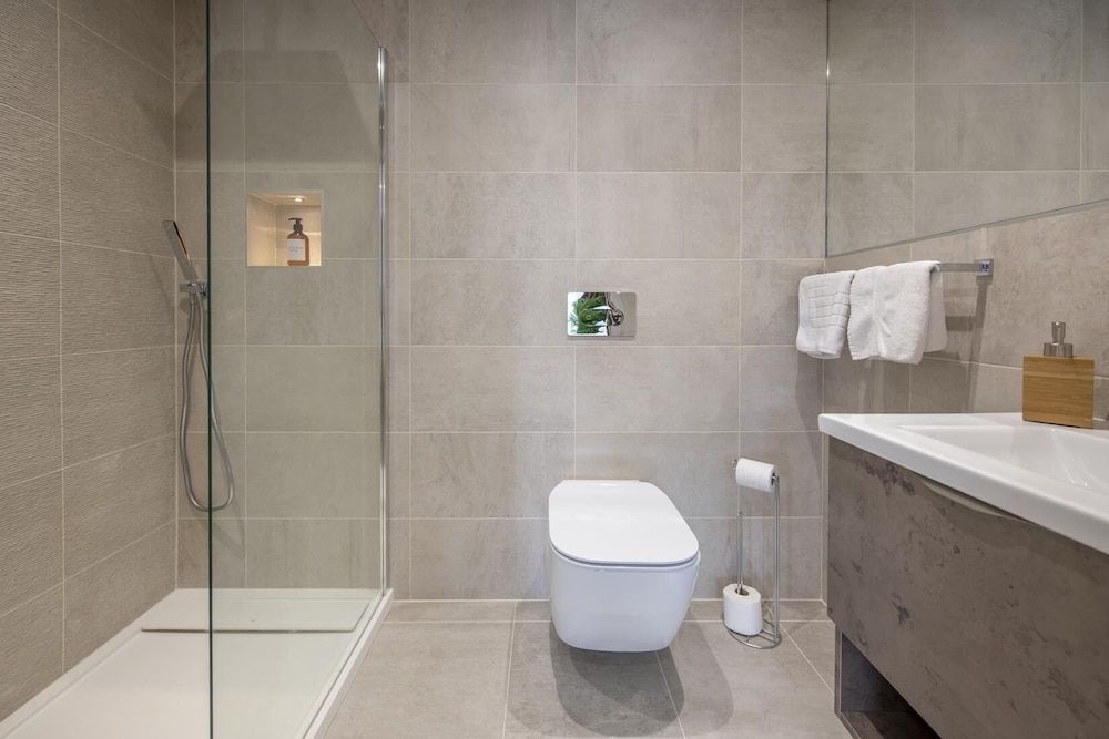 The Quadrant The Carillon Suite City Apartment, Ensuite (The Carillon Suite) 16