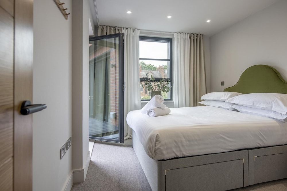 The Quadrant The Carillon Suite City Apartment, Ensuite (The Carillon Suite) 5