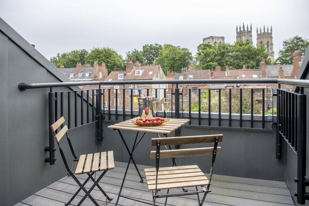 The Quadrant The Carillon Suite City Apartment, Ensuite (The Carillon Suite) 12