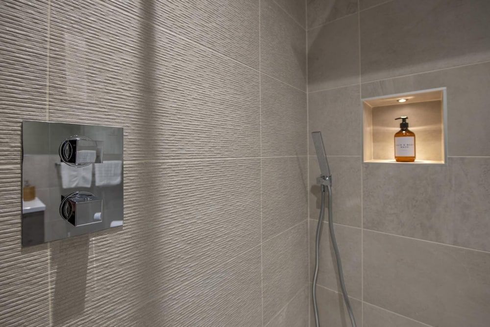 The Quadrant The Carillon Suite City Apartment, Ensuite (The Carillon Suite) 17