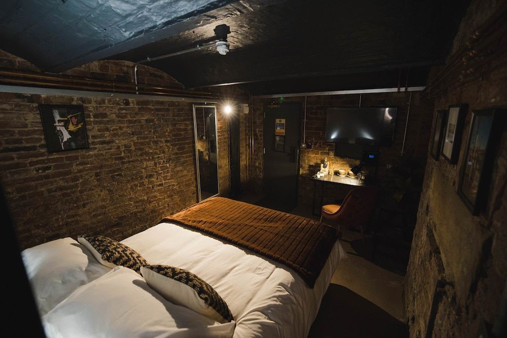 Impossible Motel Economy Double Room (Experience)