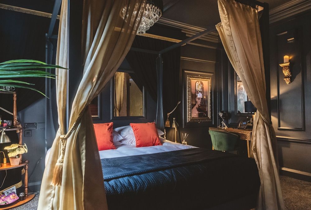 undefined Impossible Motel 9