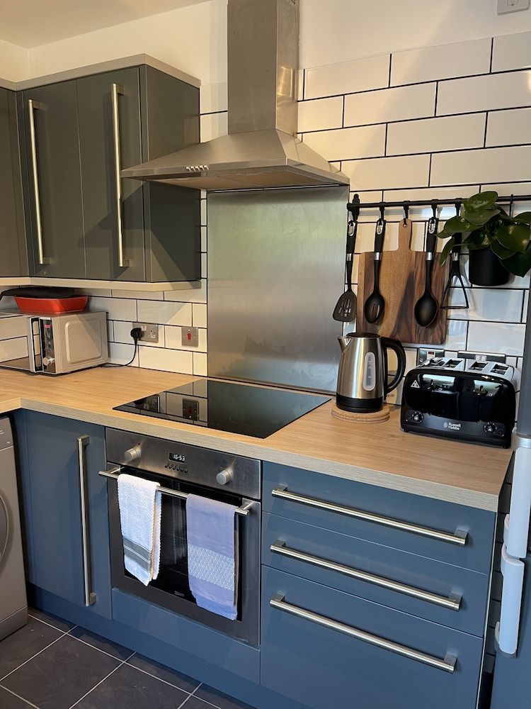 5 Lockside Free Secure Parking House, Private Bathroom 13