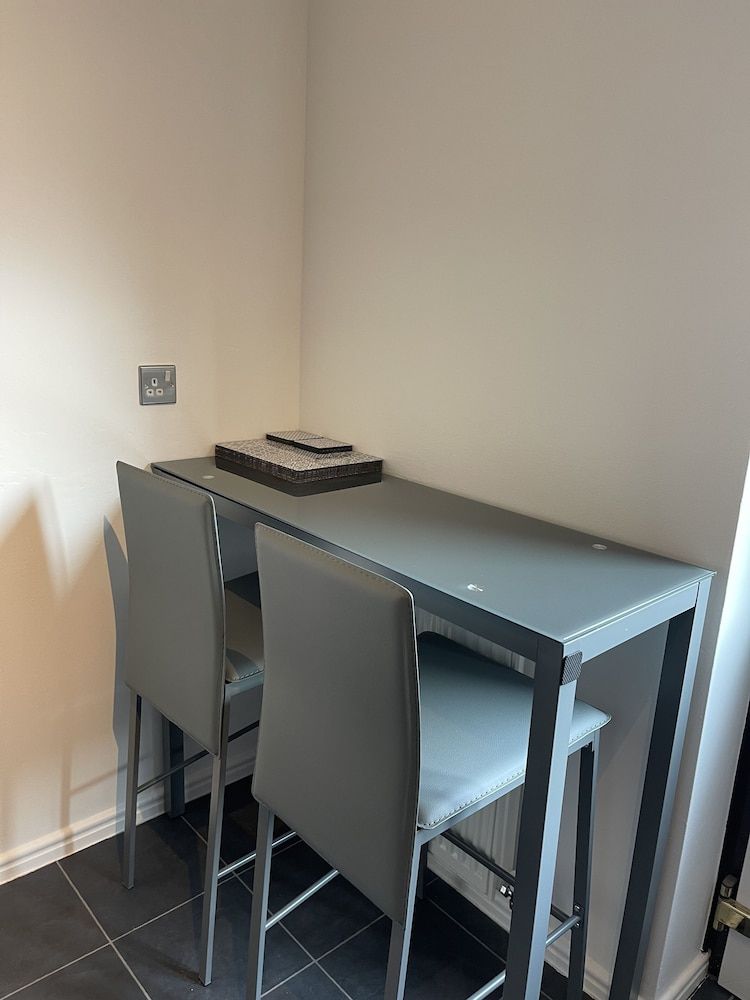 5 Lockside Free Secure Parking House, Private Bathroom 14