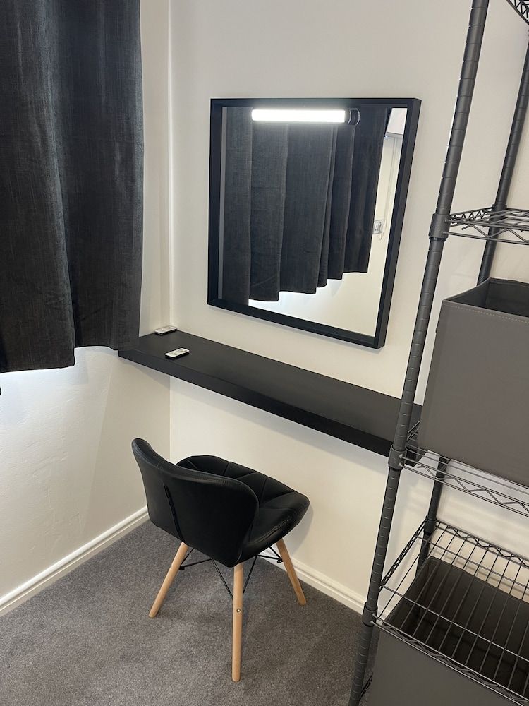 5 Lockside Free Secure Parking House, Private Bathroom 4