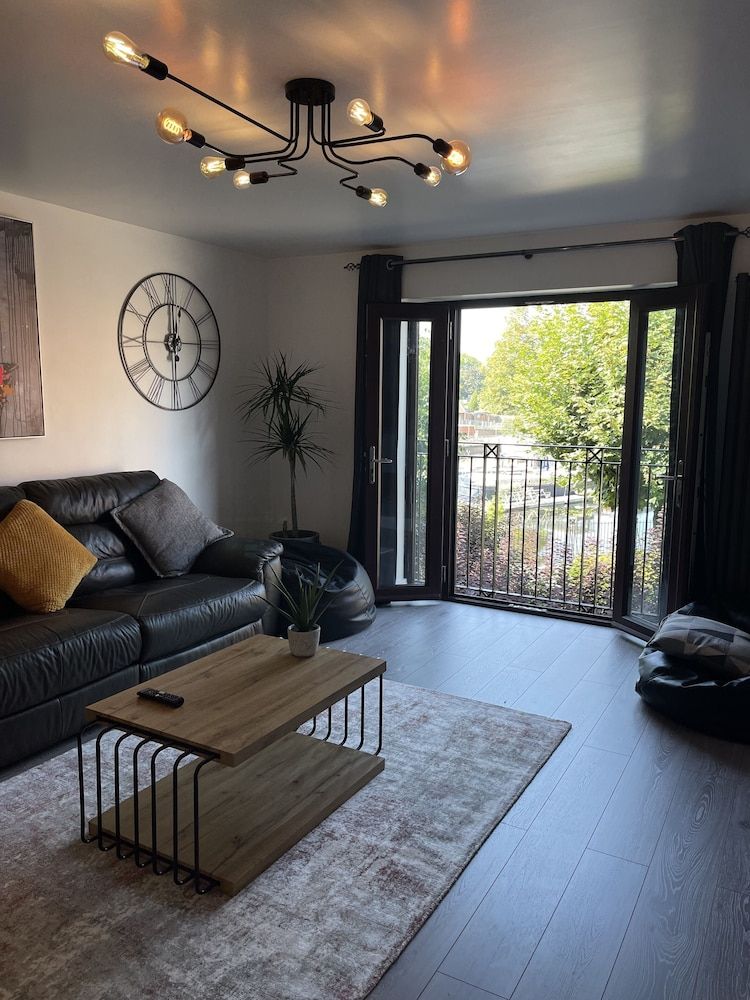 5 Lockside Free Secure Parking House, Private Bathroom 25