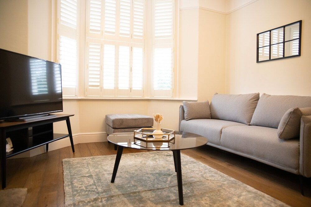 York Minster-3 Bed-sleeps 6-fireplace-free Parking House 8