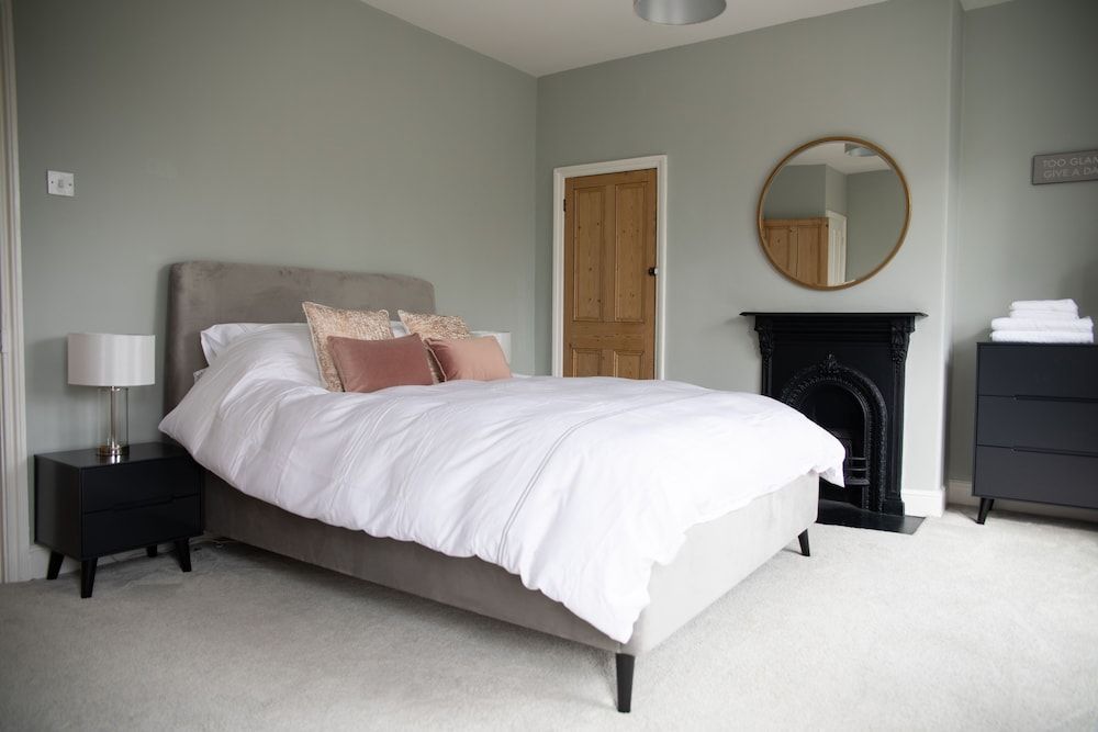 undefined York Minster-3 Bed-sleeps 6-fireplace-free Parking 8