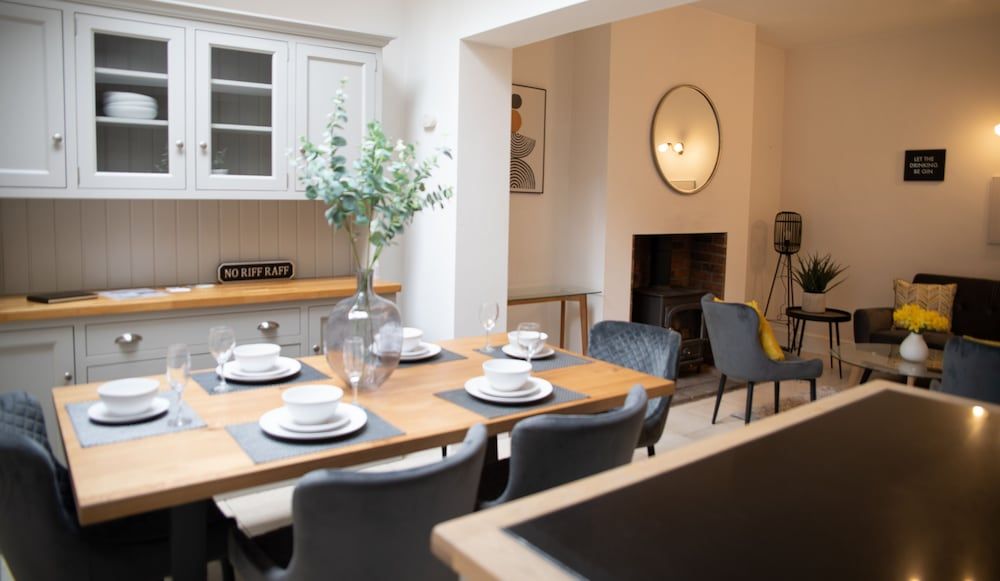 undefined York Minster-3 Bed-sleeps 6-fireplace-free Parking 3