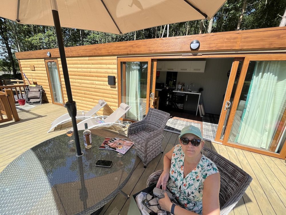 undefined Oak Boutique Lodge Includes hot Tub, air con & dog 8
