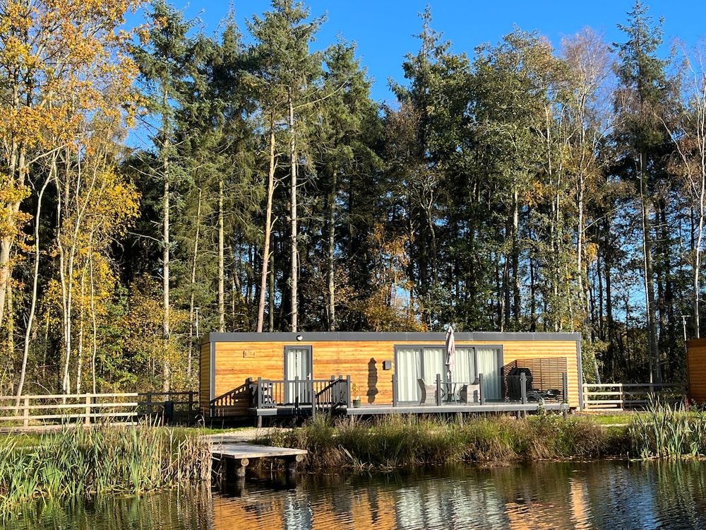 undefined Pine Boutique Lodge With hot tub for Couples & dog 2