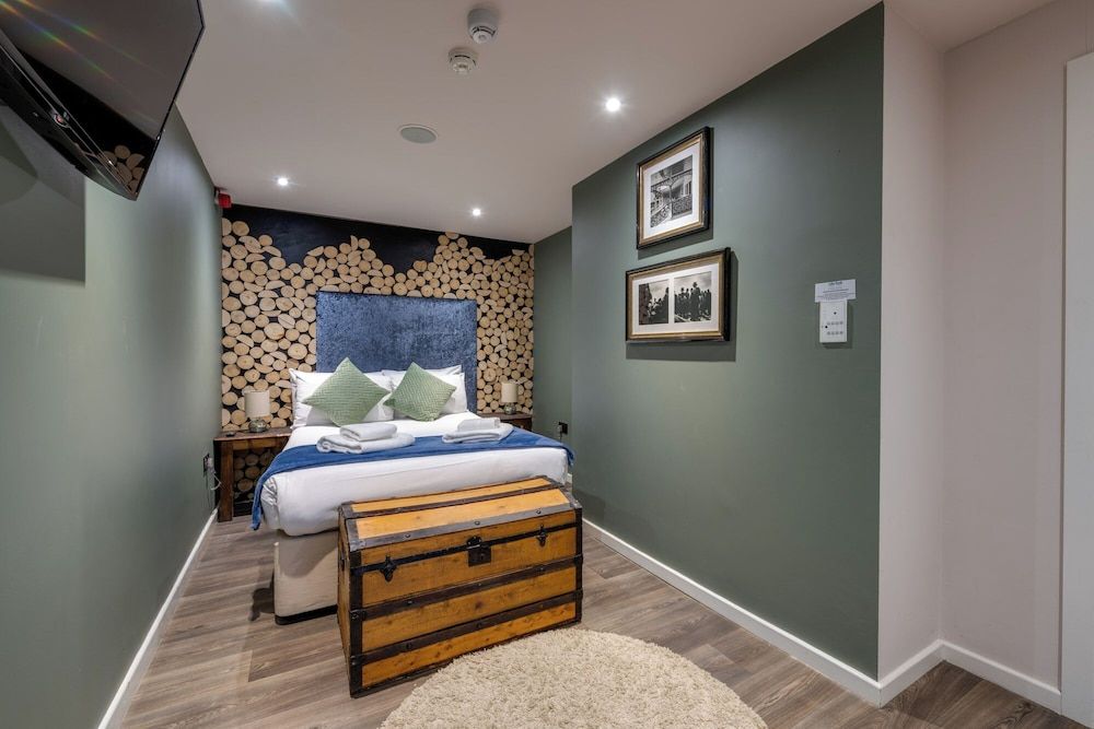 undefined Stableside at York Racecourse 9