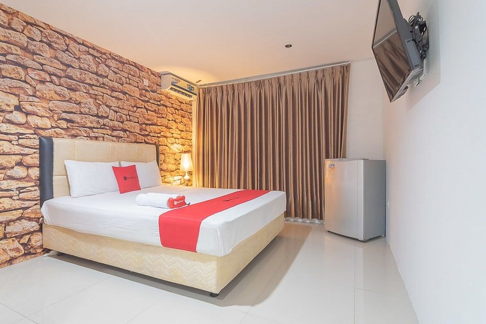 Double Room (RedDoorz)