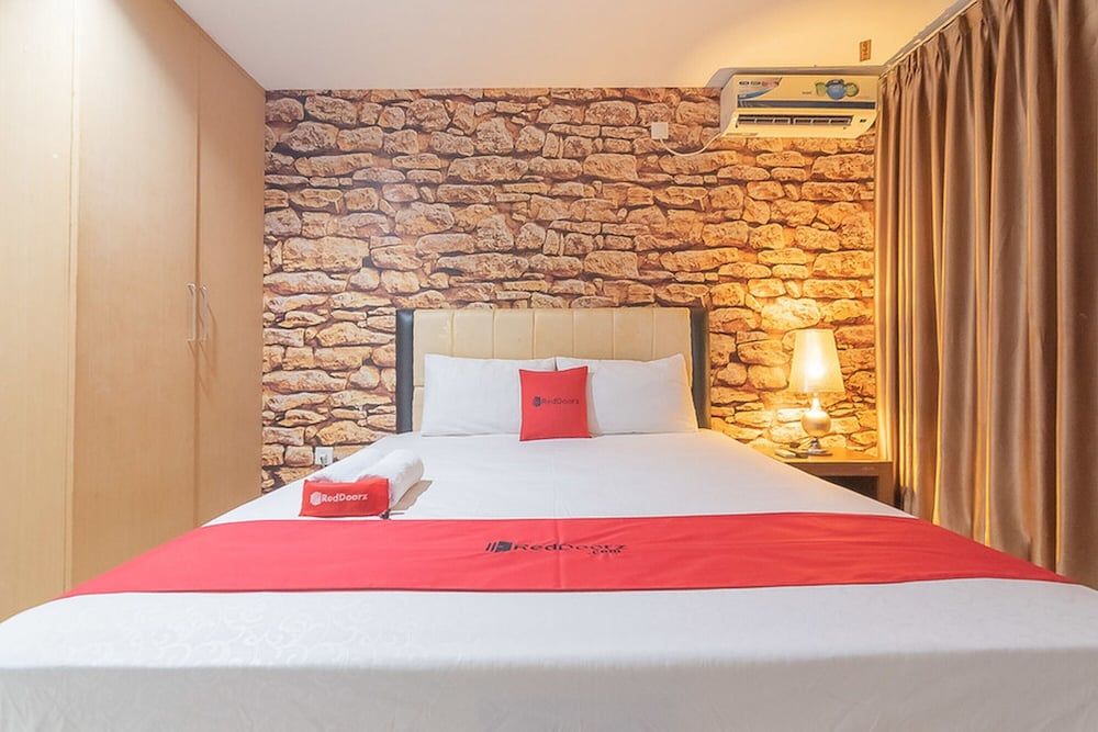 Double Room (RedDoorz)