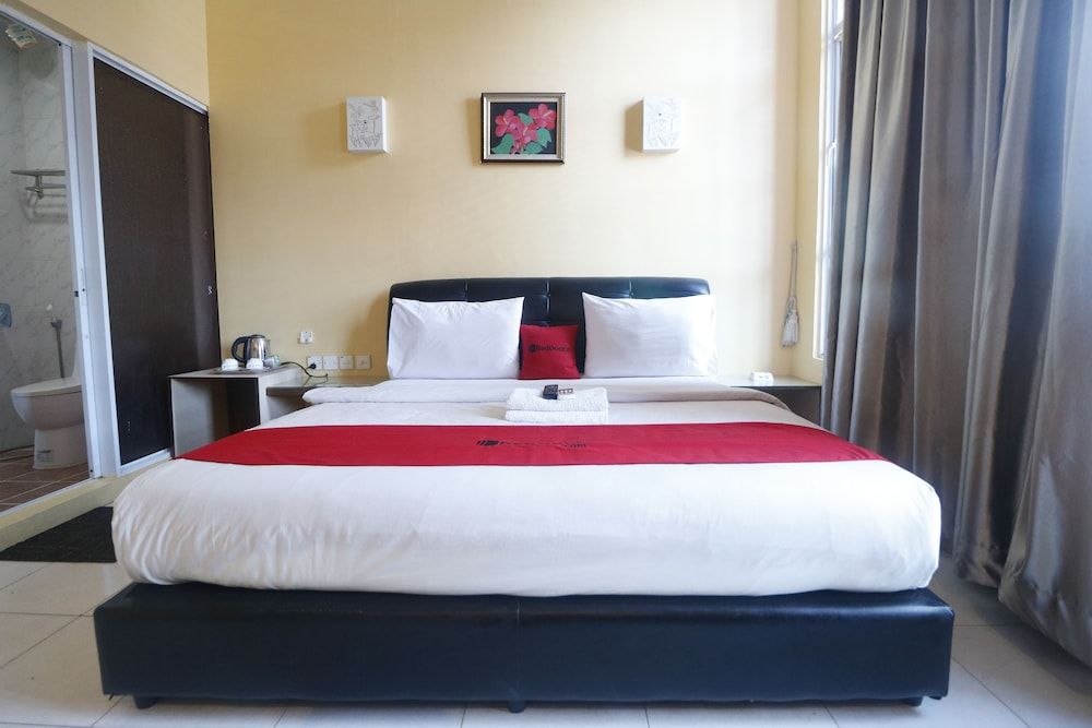 RedDoorz Plus near DC Mall Batam Double Room 8