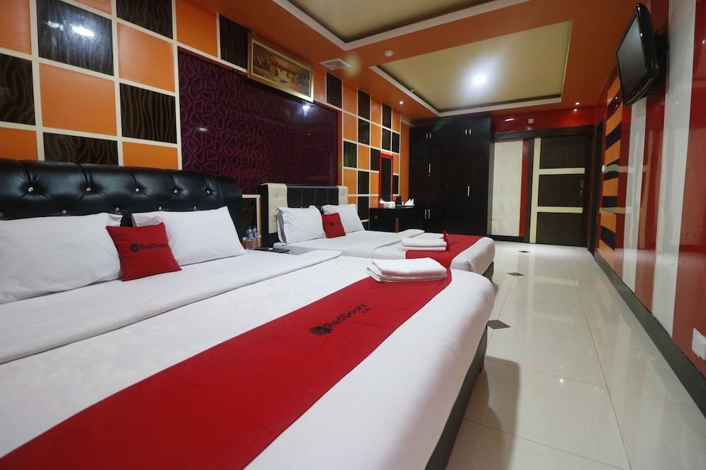 undefined RedDoorz Plus near DC Mall Batam 9
