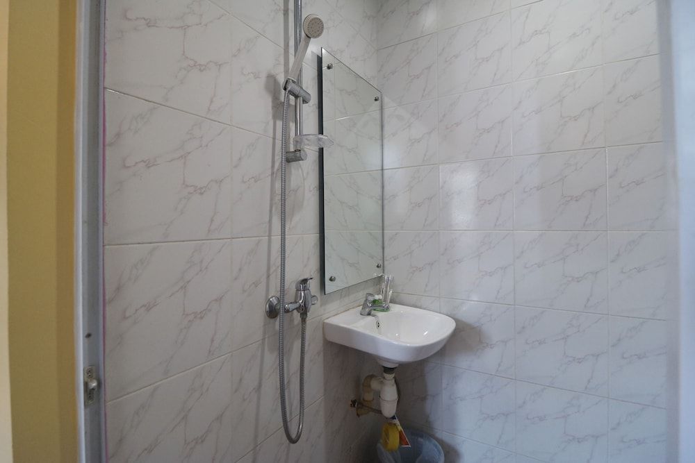 RedDoorz Plus near DC Mall Batam Double Room 13