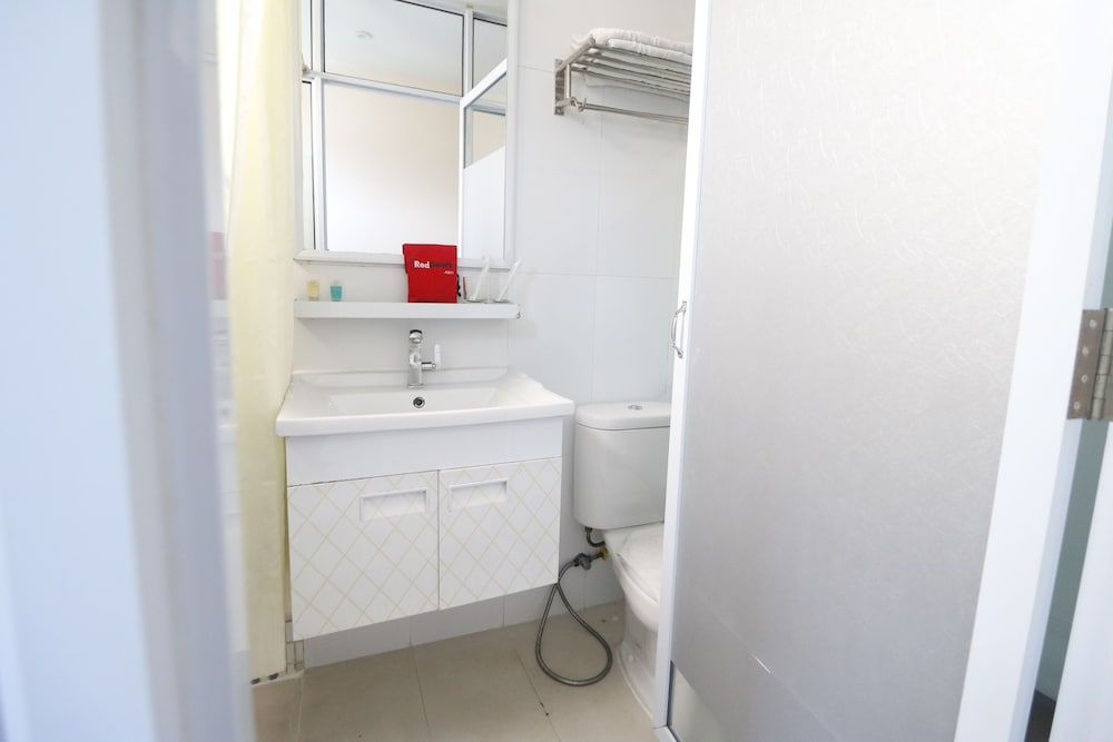 RedDoorz Plus @ Tanjung Uncang Batam Double Room 9
