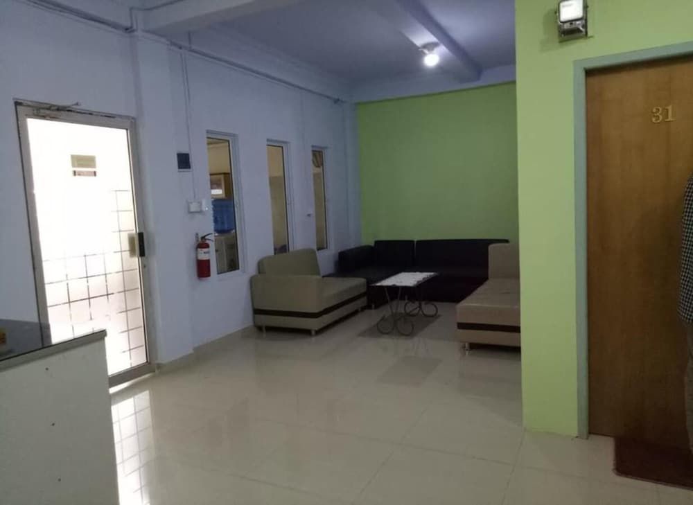 Tachi Stay Guesthouse Syariah Deluxe Room 11