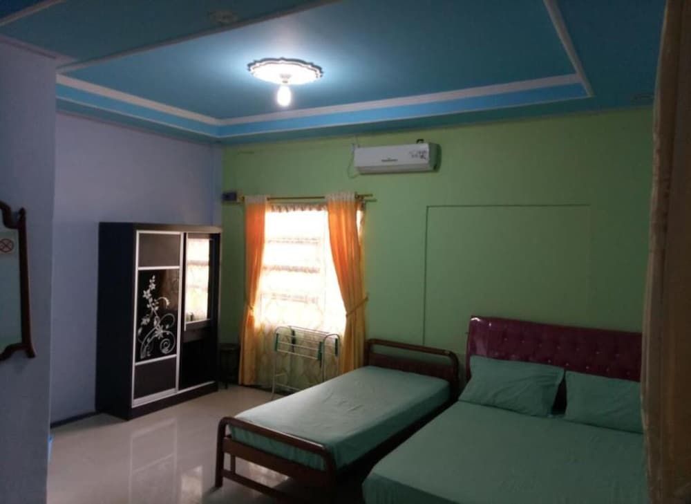 Tachi Stay Guesthouse Syariah Deluxe Room 7