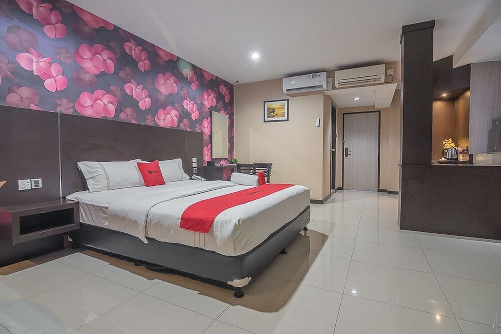 undefined RedDoorz Plus near Harbour Bay Mall Batam 3