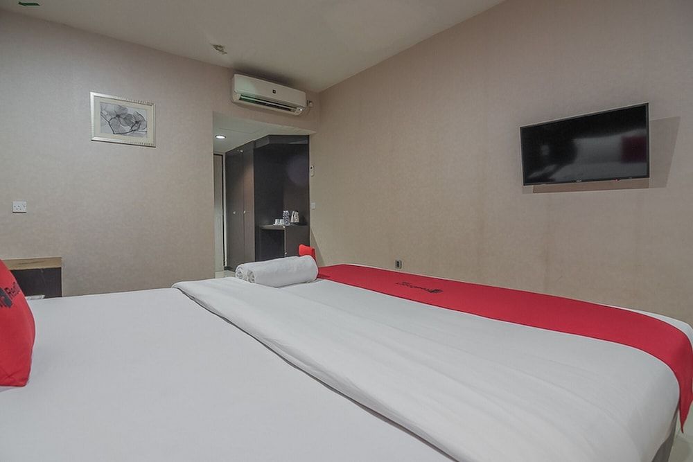 RedDoorz Plus near Harbour Bay Mall Batam Double Room 2