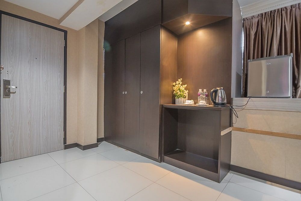 undefined RedDoorz Plus near Harbour Bay Mall Batam 5