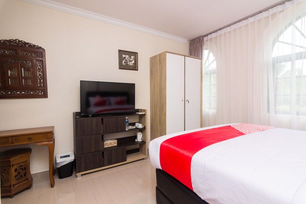 OYO 1771 Zeke Hotel Deluxe Suite 3