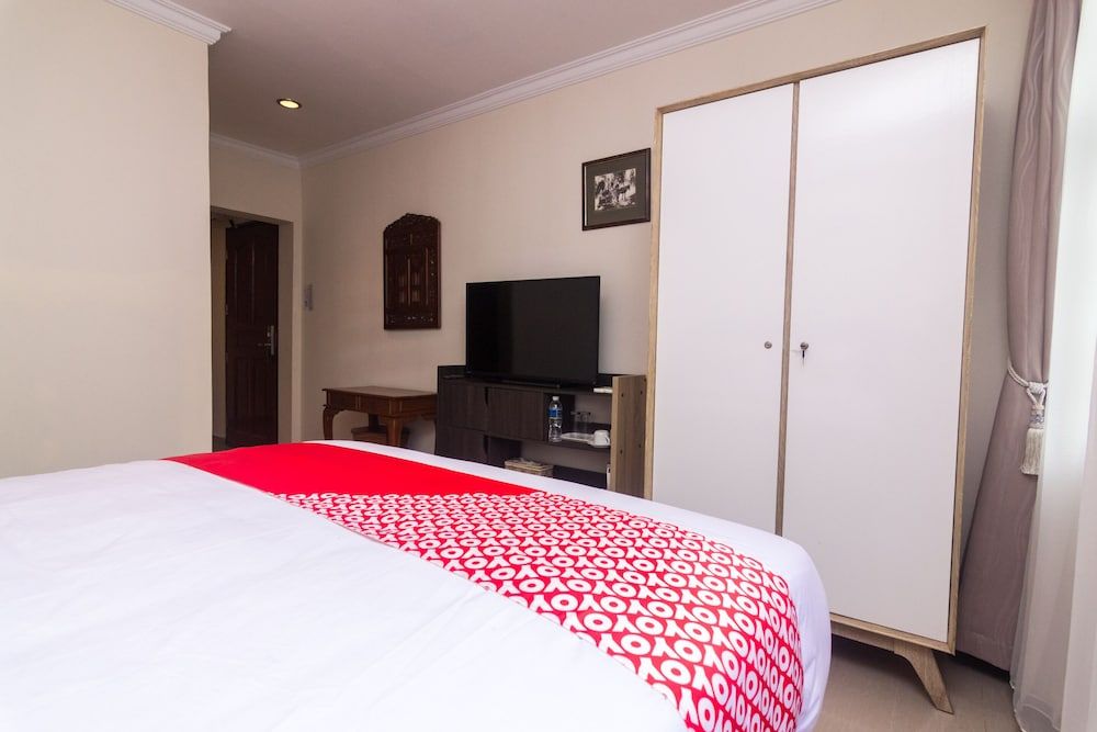 OYO 1771 Zeke Hotel Deluxe Suite 4