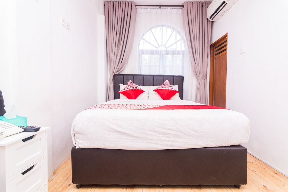 OYO 1771 Zeke Hotel Standard Double Room 2