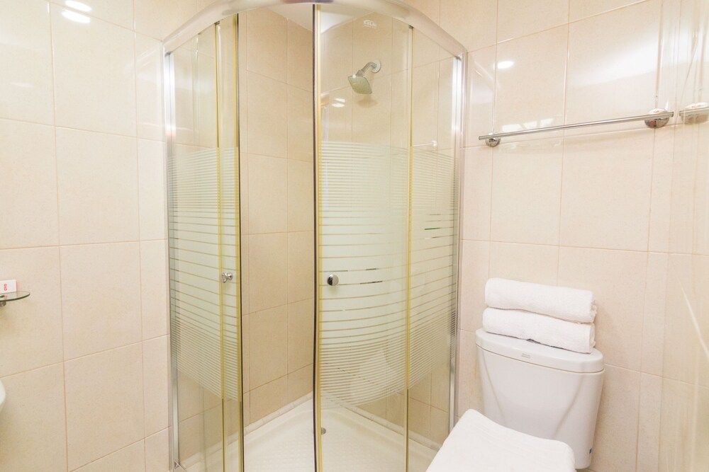 OYO 1771 Zeke Hotel Standard Double Room 6