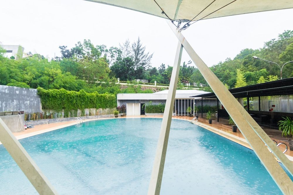 undefined OYO 2065 Holly Sentosa Hotel 10