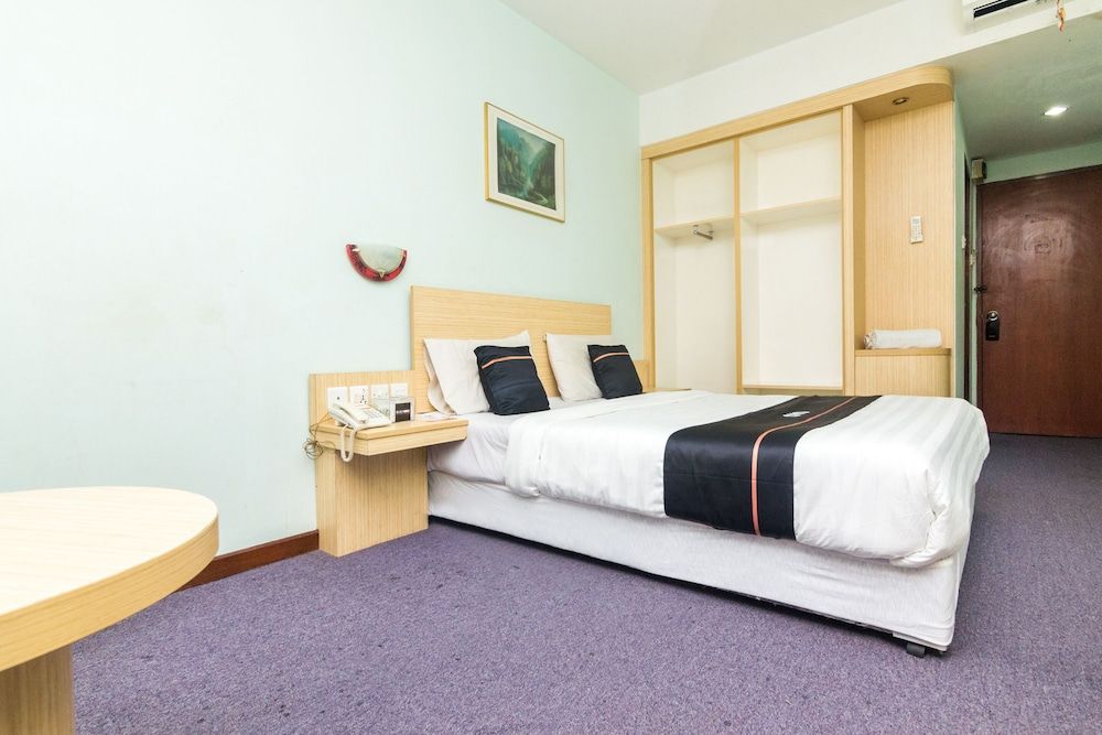OYO 2065 Holly Sentosa Hotel Standard Double Room 5