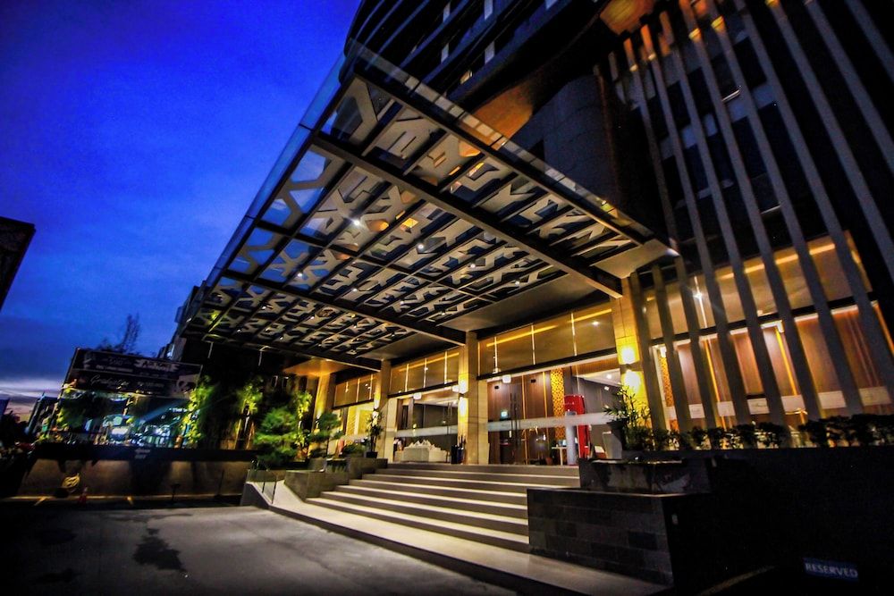 Front of property - evening/night